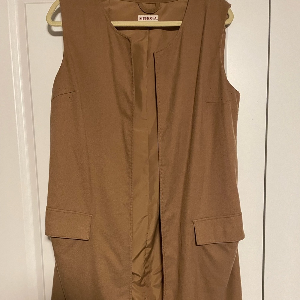 Cute sleeveless jacket